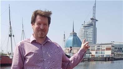 Einzelhandels- und Standortexperte Leif Krägenau kommt aus Hamburg. Er ist Niederlassungsleiter Hamburg der BBE Handelsberatung, erstellt regelmäßig Analysen und Positionierungskonzepte für Innenstädte, speziell in Norddeutschland. Auftraggeber sind Kommunen, Ministerien und privatwirtschaftliche Investoren.