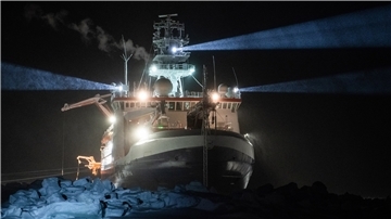 Eisarbeit in der Polarnacht: Rund 150 Tage blieb die Sonne während der „MOSAiC“-Expedition unterm Horizont. Auch für Professor Markus Rex hat davon besondere Erinnerungen mitgenommen.