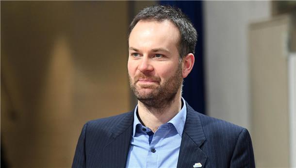 Eisbären ziehen Konsequenzen aus der sportlichen Krise Eisbären-Geschäftsführer Nils Ruttmann will die auf dem Tabellenplatz 14 dümpelnde Mannschaft für die zweite Saisonhälfte verstärken.
