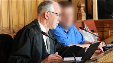 Ekaterinas Mutter isst mit der Frau zu Abend, die ihre Tochter getötet haben will Ekaterinas Mutter hatte vom Angeklagten eine hohe Meinung und war gegen eine Scheidung.
