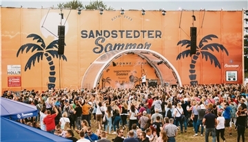 Bild von der Bühne vom Sandstedter Sommer 2023.