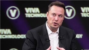 Elon Musk kaufte Twitter im Oktober 2022 und benannte die Plattform inzwischen in X um.
