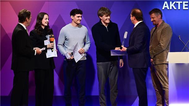 Zivilcourage rettet Leben – XY-Preis für Helfer verliehen Emma Maria Tuscher, Elias Christofer Linz und Paul Christoph Georg aus Frankfurt am Main bekamen den Preis verliehen.