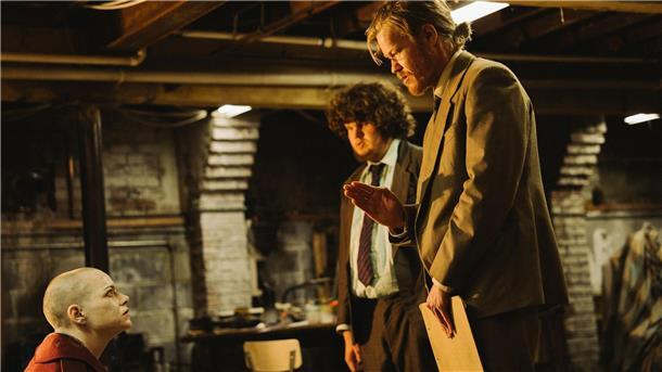 Emma Stone (l-r) als Michelle, Aidan Delbis als Don und Jesse Plemons als Teddy in einer Szene des Films.