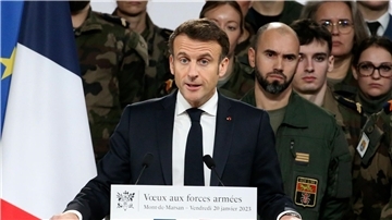 Emmanuel Macron: „Es gibt keine Friedensdividende mehr nach dem von Russland gestarteten Angriff auf die Ukraine.“