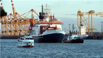 Empfang der „Polarstern“ nach der „MOSAiC“-Expedition in Bremerhaven im Oktober 2020: Der Forschungseisbrecher hat dieses Mammutunternehmen gewuppt, aber die Expeditionsteilnehmer lernten auch, dass ein neues Schiff an die geänderten Eisbedingungen angepasst sein muss.