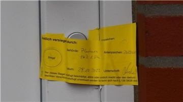 Ein versiegelter Türeingang