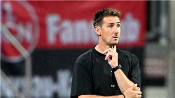 Endlich Sieger: Miroslav Klose sah seine Mannschaft lange vergeblich anrennen.