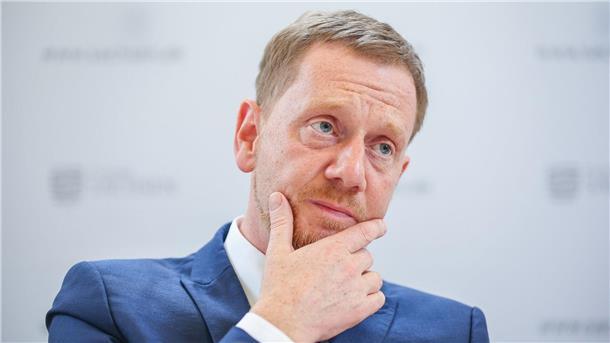 Kretschmer zu AfD-Hoch: Es „gerät etwas ins Rutschen“ „Energiewende, Heizungsgesetz, Flüchtlingspolitik und Russland-Embargo haben der AfD den Sieg gebracht“, meint Sachsens Ministerpräsident Michael Kretschmer (CDU).