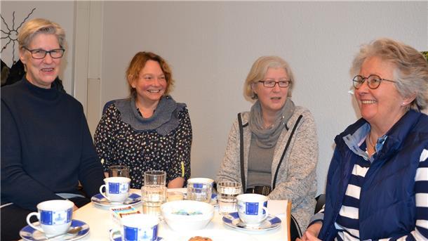 Krebsfürsorge: Ein Leuchtturm in schweren Zeiten Engagieren sich für die Krebsfürsorge Bremervörde-Zeven (von links): Eva Schröder, Susanne Hamborg-Burfeind, Monika Warnken und Barbara Illig, hier bei einem Pressegespräch, das kurz vor den Coronabeschränkungen stattfand.