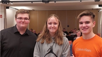 Engagieren sich in den Ausschüssen des Rates der Stadt Geestland (von links): Robin Thölken, Zoe Kundy und Moritz Rinas.