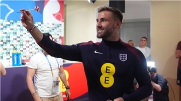Englands Luke Shaw berichtete von einer kleinen Stichelei seines niederländischen Vereinstrainers Erik ten Hag.