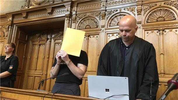 Enrico N. ist wegen Totschlags angeklagt. Kurz vor der Urteilsverkündung entschuldigte er sich bei der Tochter des Opfers.