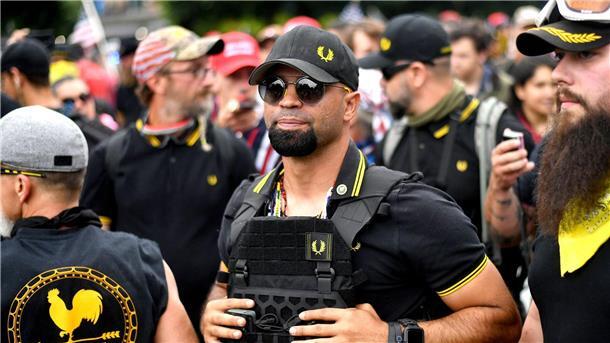 Rechtsradikale in Prozess um US-Kapitol-Attacke verurteilt Enrique Tarrio, Ex-Anführer der „Proud Boys“, bei einer Kundgebung in Portland, Oregon.