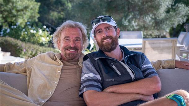 Roman Gottschalk über Thomas: Wollte immer zugänglich sein Entertainer Thomas Gottschalk (l) und sein Sohn Roman Gottschalk in der ersten Folge.