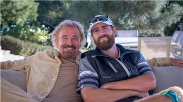 Entertainer Thomas Gottschalk (l) und sein Sohn Roman Gottschalk in der ersten Folge.