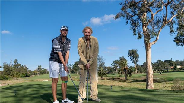 Thomas Gottschalks Sohn wird Youtuber Entertainer Thomas Gottschalk (r) und sein Sohn Roman Gottschalk beim Abschlag auf dem Gelände des Golf Clubs.