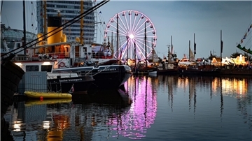 Entspannt und mit einem tollen Lichtspiel neigt sich der erste Tag der Maritimen Tage dem Ende entgegen.