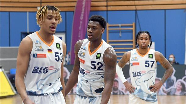Enttäuschung pur herrscht bei den Eisbären-Profis (von liinks) Kevin Yebo, Armani Moore und Trey Davis, dass sie ihr Saisonziel aus wirtschaftlichen Gründen nicht erreichen können.