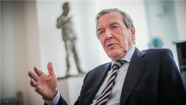 Er werde so lange Sozialdemokrat bleiben, wie man ihn lasse, so Gerhard Schröder.