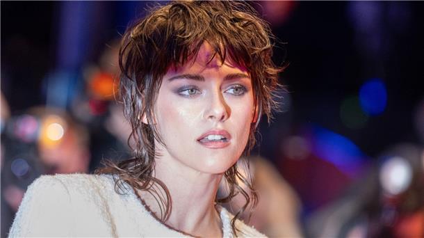 Erinnert an die 80er- und 90er-Jahre, ist aber wieder modern: Der Vokuhila oder auch Mullet. Auch Schauspielerin Kristen Stewart trägt die Frisur.