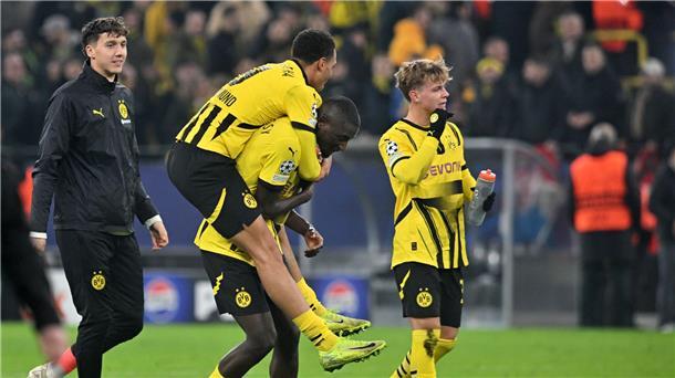 BVB muss nun auch auswärts liefern: „Es ist an der Zeit“ Erleichtert, aber müde: Die BVB-Profis feiern das 1:0 gegen Sturm Graz.