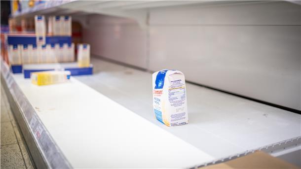 Leere Regale in Bremerhaven: Hamsterkäufe sollen Ursache sein Leere Regale im Supermarkt.
