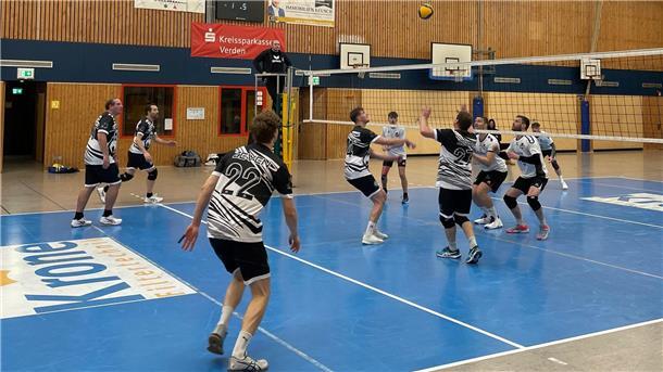 Ersatzgeschwächt verloren die Zevener Volleyballer gegen den Zweiten der Verbandsliga, TV Baden II, deutlich.