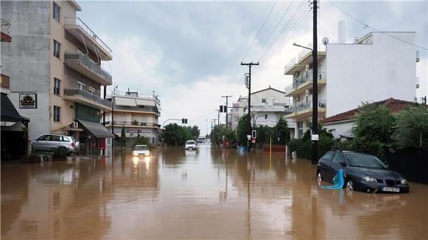 Erst Anfang September stand die griechische Hafenstadt Volos unter Wasser, wie dieses Bild zeigt. Nun gibt es erneut Überschwemmungen.