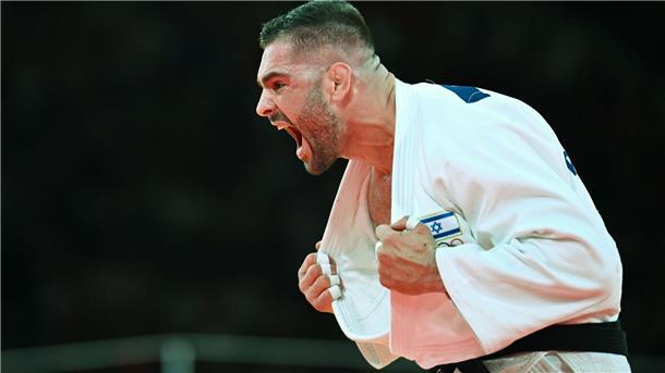 Zwischen Krieg und Medaillentraum: Israels spezielle Spiele Erst Israels Fahne getragen, dann Bronze geholt: Judoka Peter Paltchik.