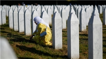 Erstmals wurde das Massaker von Srebrenica als Internationaler Gedenktag begangen.