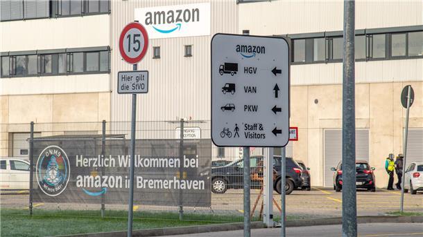 Erstmals zeigen interne Unterlagen, wie Amazon die Arbeit der Zustellunternehmen kontrolliert, die für den Onlinehändler Pakete ausliefern. NZ-Reporterin Luise Langen berichtet in unserem Podcast "Story-Telling" von den guten und von den harten Phasen ihrer Investigativ-Recherche.