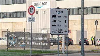 Erstmals zeigen interne Unterlagen, wie Amazon die Arbeit der Zustellunternehmen kontrolliert, die für den Onlinehändler Pakete ausliefern. NZ-Reporterin Luise Langen berichtet in unserem Podcast "Story-Telling" von den guten und von den harten Phasen ihrer Investigativ-Recherche.