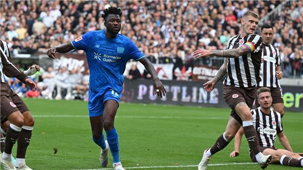 2:1 bei St. Pauli: Bayer kommt langsam in Schwung Erzielte die 1:0-Führung für Bayer: Edmond Tapsoba (M)