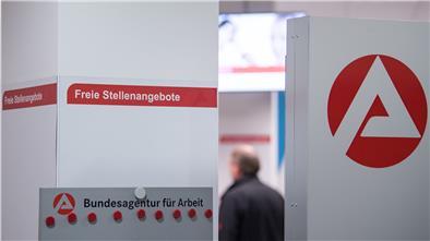 Es gibt wieder mehr Stellenangebote als noch im Mai, aber deutlich weniger als vor einem Jahr.