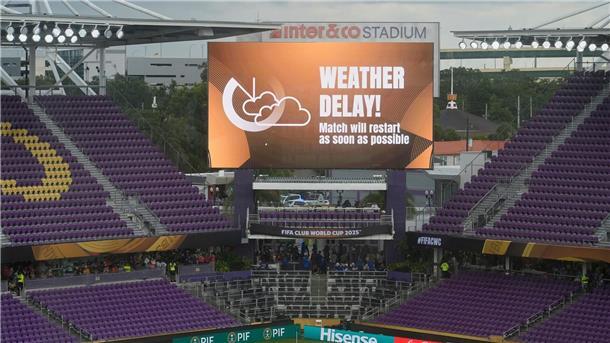 Über zwei Stunden unterbrochen: Benfica schlägt Auckland Es ging erstmal nicht weiter in Orlando.