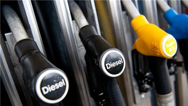 ADAC-Halbjahresbilanz: Tanken in Deutschland zu teuer „Es ist auffällig, wie stark der Dieselpreis im letzten Halbjahr gesunken ist“, sagt der ADAC-Kraftstoffmarktexperte. „Das ist aber eigentlich nur die Normalisierung im Vergleich zu den extremen Ausschlägen des vergangenen Jahres.“