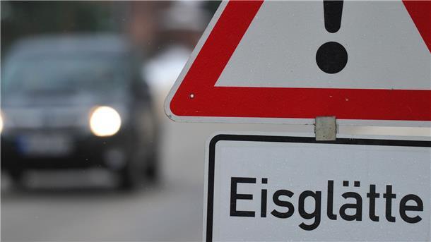Es könnte glatt werden am Montag. Fürs Wochenende ist Frost angekündigt. Am Montag soll es regnen.
