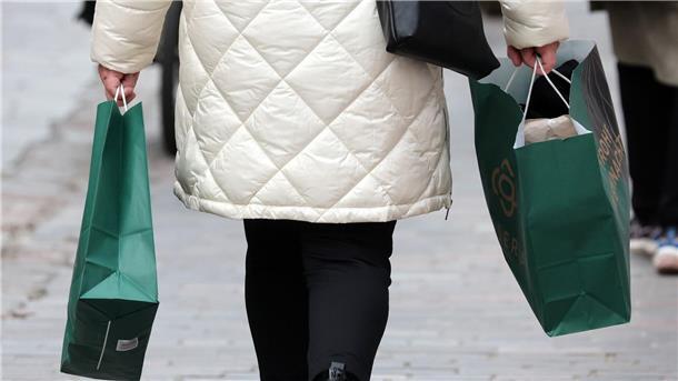 Es könnte Warnstreiks im Einzelhandel geben - Weihnachtseinkäufe sollten nicht auf die letzte Minute getätigt werden.