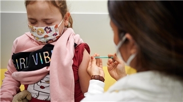 Es könnte zum Beispiel geguckt werden, wie in den Modellregionen das Zusammenspiel zwischen Kinderärzten mit Kitas und Schulen funktioniert.