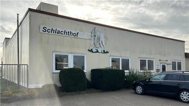 Es kursierten Gerüchte, dass ein neuer Betreiber den Elsflether Schlachthof zum Jahresanfang umbauen und wieder in Betrieb nehmen möchte, teilt die Tierrechtsorganisation Aninova mit. Was sagt das Veterinäramt dazu?