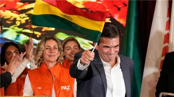 Ende der linken Ära in Bolivien: Paz gewinnt Präsidentenwahl „Es lebe das Vaterland, verdammt noch mal!“, rief Paz der Menge zu.
