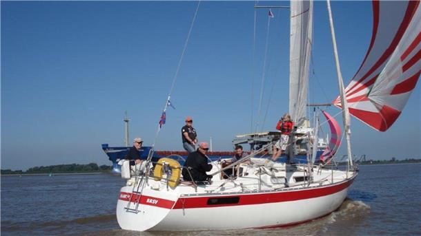 Oldenburger Segelboot-Regatta startet an der Braker Stadtkaje Es wird erwartet, dass vor allem Spinnaker-Segel eingesetzt werden.