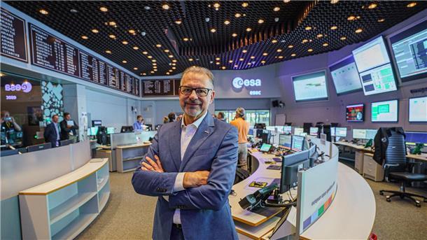 Esa-Chef Josef Aschbacher kurz vor dem Start im Kontrollzentrum.