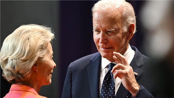 EU-Kommissionspräsidentin Ursula von der Leyen im Gespräch mit US-Präsident Joe Biden.
