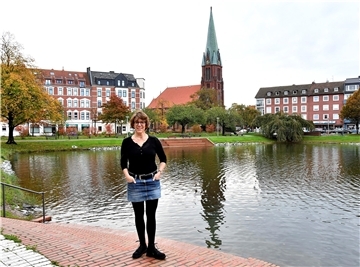 Eva Schad am Holzhafen.