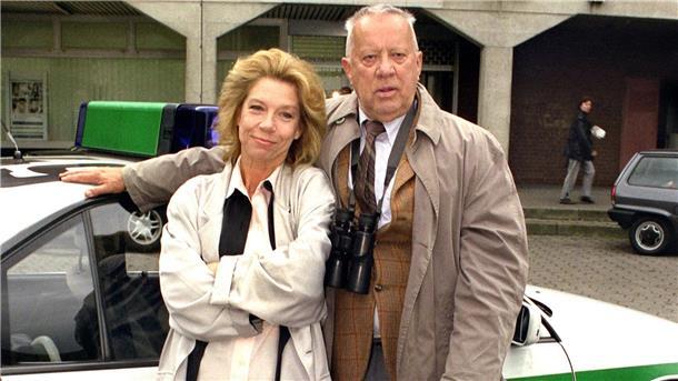 Evelyn Hamann und Heinz Baumann 1998 bei Dreharbeiten zu „Adelheid und ihre Mörder“.