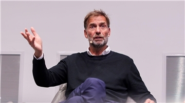 Ex-Coach Jürgen Klopp rät der DFB-Auswahl, bei der WM kein allzugroßes Ziel auszugeben. (Archivfoto)