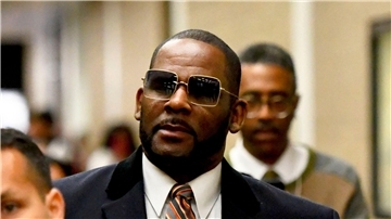 Ex-Popstar R. Kelly hat seine Rechnungen noch nicht bezahlt.