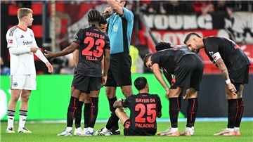 Exequiel Palacios (unten) fällt lange aus.